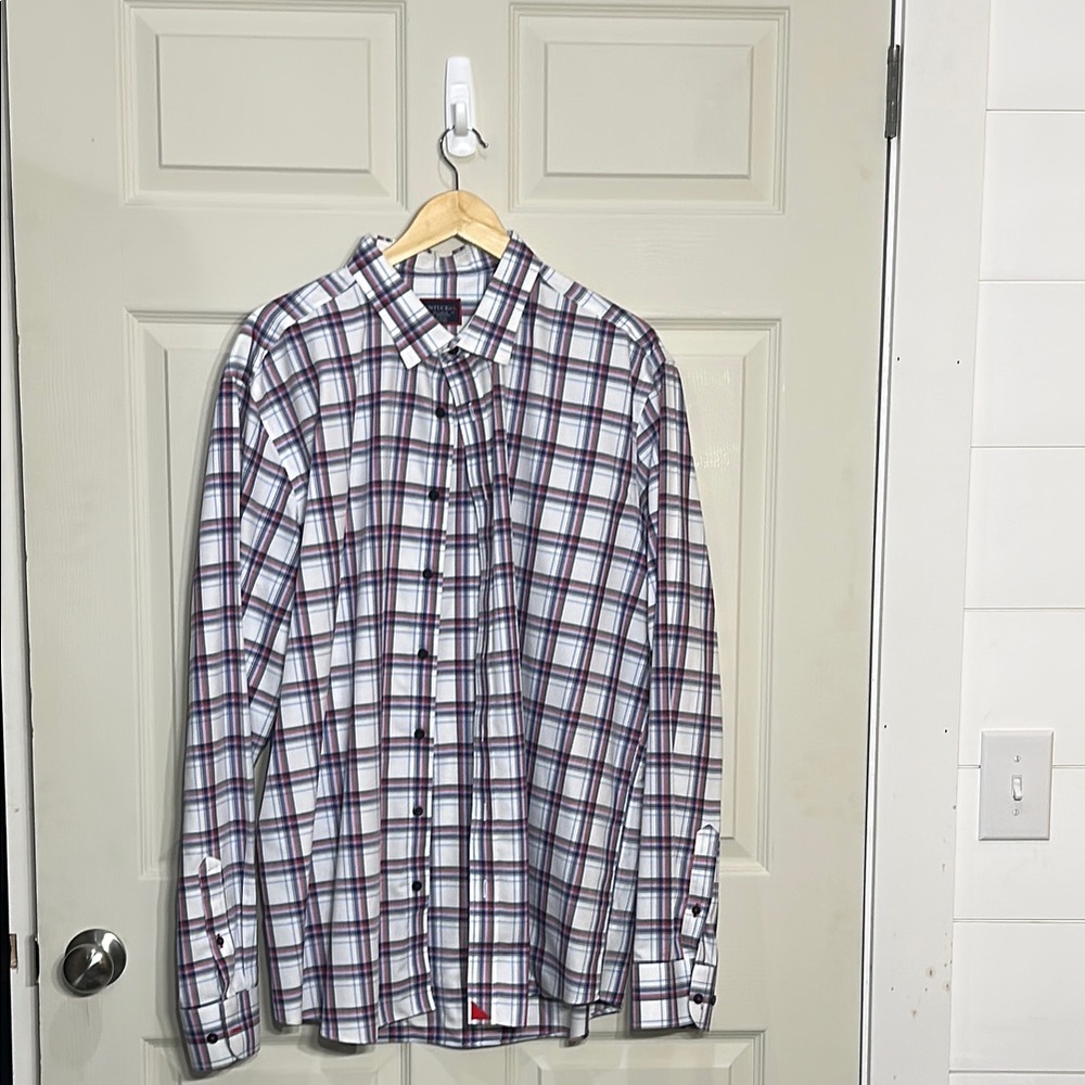 UNTUCKit White and Blue Casual Button Down Shirt